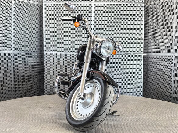 2006 Harley-Davidson Fat Boy, чёрный, 869000 рублей - вид 2