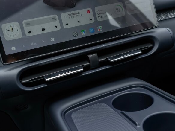 2026 Leapmotor A10 53 kWh, серебристый, 2432000 рублей - вид 18