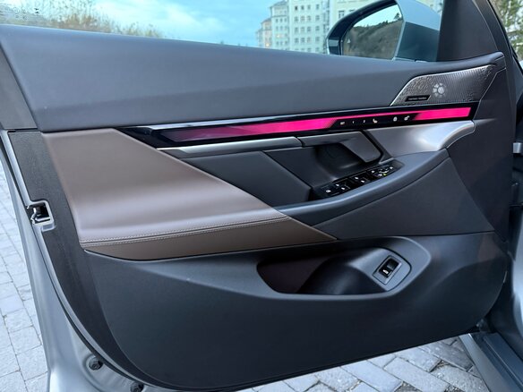 2025 BMW 5 серии Long 530Li xDrive VIII (G60/G61/G68), серый, 7200000 рублей - вид 22