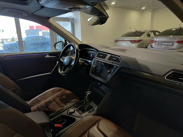 2021 Volkswagen Tiguan II Рестайлинг, серый, 2845000 рублей - вид 12