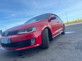 2013 Volkswagen Jetta VI, красный, 1800000 рублей, вид 3