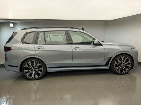 2026 BMW X7 40d I (G07) Рестайлинг, серый, 17900000 рублей - вид 2