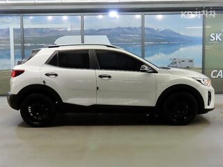 2020 Kia Stonic I, белый, 1550000 рублей, вид 3