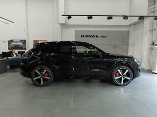 2025 Porsche Cayenne GTS III Рестайлинг, чёрный, 26950000 рублей, вид 3