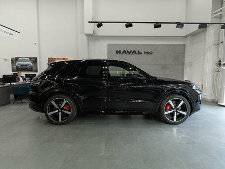 2025 Porsche Cayenne GTS III Рестайлинг, чёрный, 26250000 рублей, вид 3