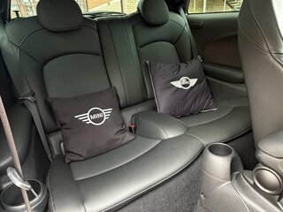 2020 Mini Hatch Cooper III (F55/F56) Рестайлинг, красный, 2200000 рублей, вид 5