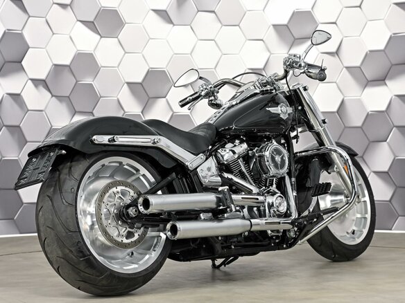 2021 Harley-Davidson Fat Boy, чёрный, 2227000 рублей - вид 6