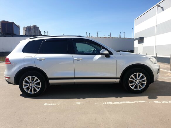 2013 Volkswagen Touareg II, серебристый, 2670000 рублей - вид 7