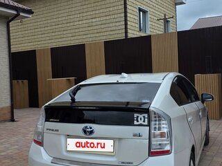 2011 Toyota Prius III (XW30), белый, 650000 рублей, вид 3