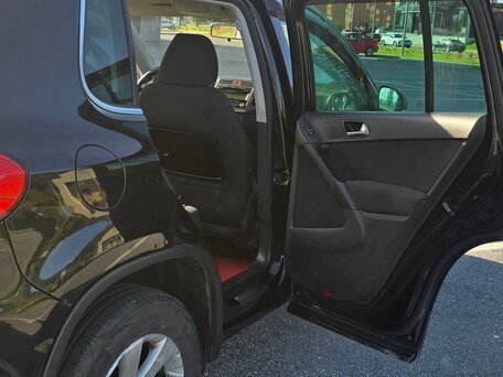 2011 Volkswagen Tiguan I, чёрный, 1300000 рублей, вид 5
