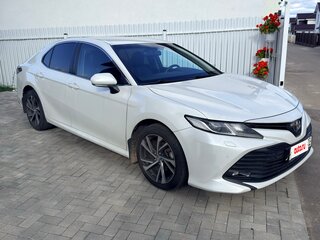 2020 Toyota Camry VIII (XV70), белый, 2650000 рублей, вид 3
