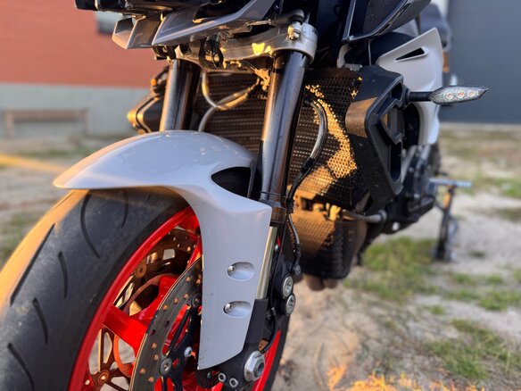 2020 Yamaha MT-10, серебристый, 1048344 рублей - вид 3