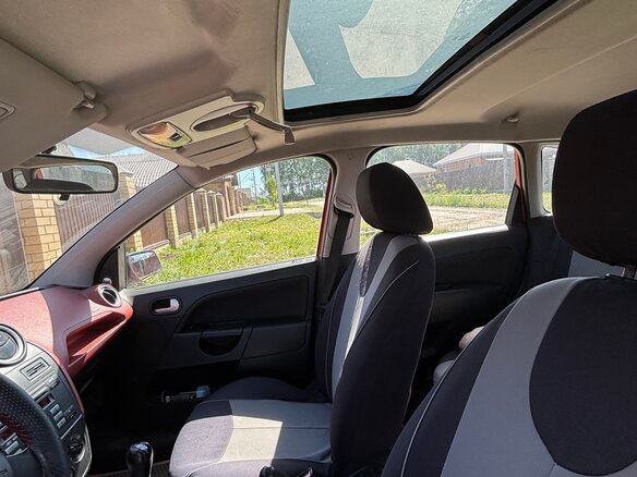 2006 Ford Fiesta Mk5, красный - вид 4