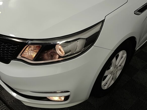 2015 Kia Rio 6-speed III, белый - вид 21