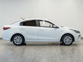 2017 Kia Rio IV, белый, 1069000 рублей, вид 5