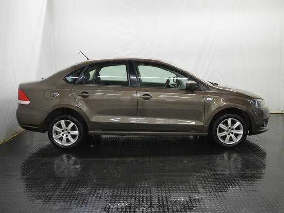 2015 Volkswagen Polo V, коричневый - вид 3