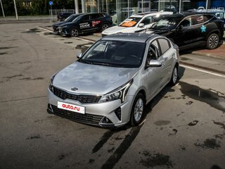 2020 Kia Rio IV Рестайлинг, серебристый, 1530000 рублей, вид 3
