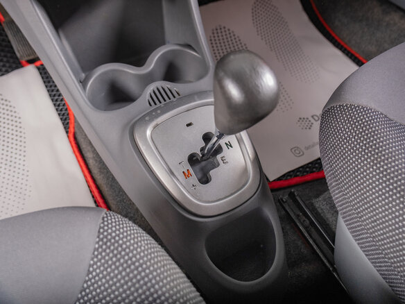 2007 Peugeot 107 I, красный - вид 13