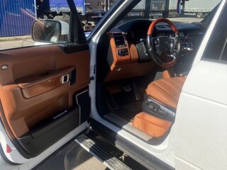 2011 Land Rover Range Rover III Рестайлинг 2, белый, 2000000 рублей, вид 2