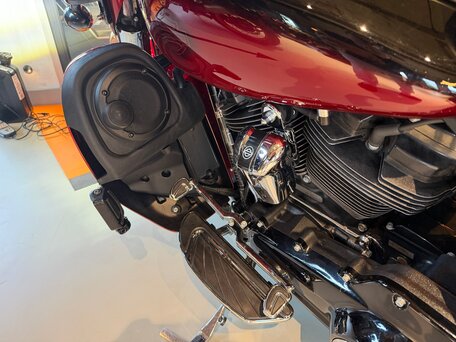 2017 Harley-Davidson CVO Street Glide Limited, красный, 2300000 рублей, вид 5
