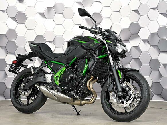 2026 Kawasaki Z 650, чёрный, 925000 рублей