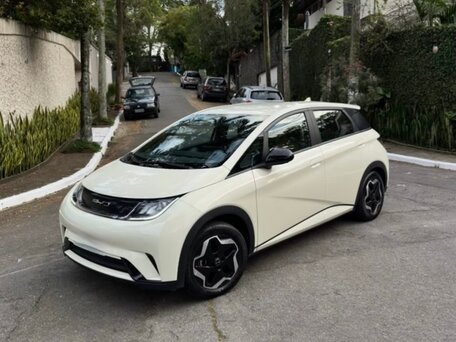 2023 BYD Dolphin 44.9 kWh I, белый, 1500000 рублей, вид 1