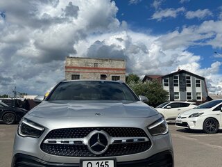 2021 Mercedes-Benz GLA 180 II (H247), серебристый, 3300000 рублей, вид 3