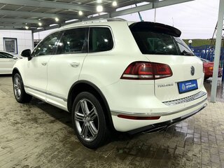 2017 Volkswagen Touareg II Рестайлинг, белый, 3199000 рублей, вид 3