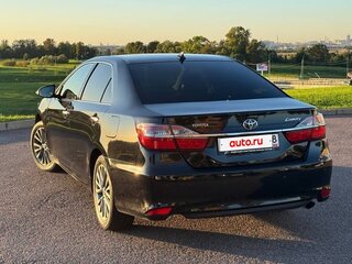 2017 Toyota Camry VII (XV50) Рестайлинг, чёрный, 1930000 рублей, вид 4
