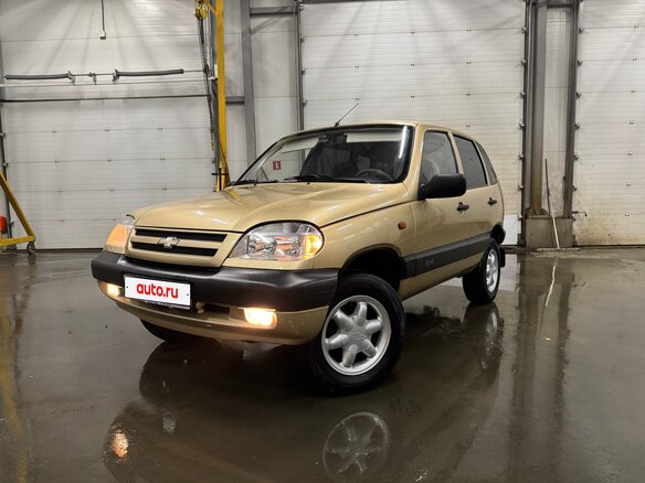 2004 Chevrolet Niva I, золотистый, 499000 рублей