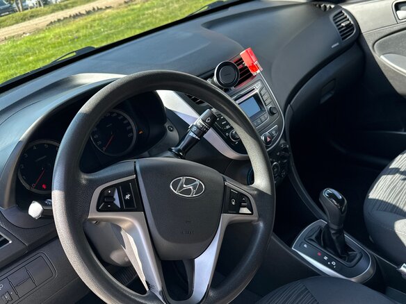 2015 Hyundai Solaris I Рестайлинг, серебристый, 949000 рублей - вид 13