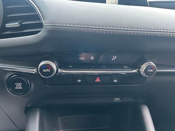2023 Mazda 3 Axela IV (BP), белый, 1840000 рублей - вид 15