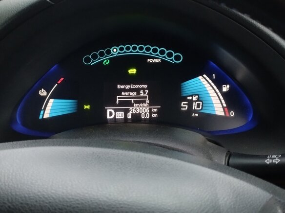 2014 Nissan Leaf (EM57) I (ZE0/AZE0), чёрный, 1450000 рублей - вид 9