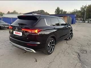 2021 Mitsubishi Outlander IV, чёрный, 2950000 рублей, вид 3