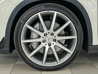 2017 Mercedes-Benz GLA AMG 45 AMG I (X156) Рестайлинг, белый, 3310000 рублей, вид 4