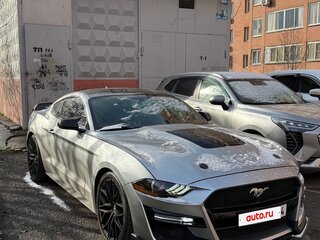 2020 Ford Mustang VI Рестайлинг, серебристый, 2200000 рублей, вид 3
