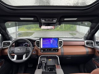 2024 Toyota Tundra Crew Max CrewMax III, чёрный, 8390000 рублей, вид 2