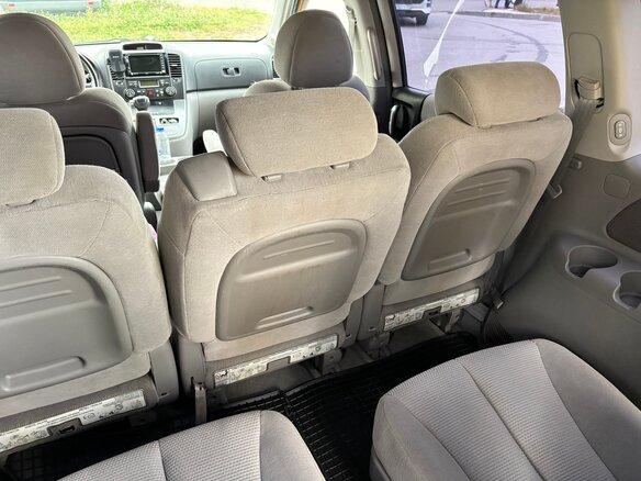 2006 Kia Carnival II, серый, 839000 рублей - вид 16