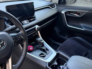 2024 Toyota RAV4 V (XA50), чёрный, 3550000 рублей, вид 4