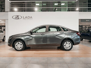 2026 Lada (ВАЗ) Vesta I Рестайлинг (NG), серый, 1601000 рублей, вид 3