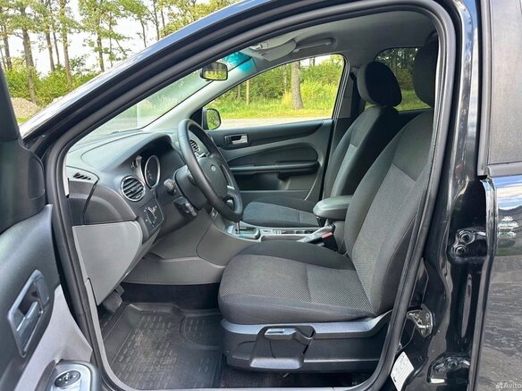 2010 Ford Focus II Рестайлинг, чёрный, 830000 рублей - вид 9