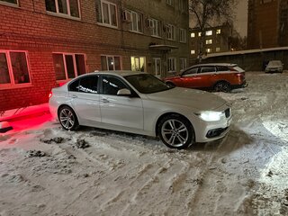 2017 BMW 3 серии 320i xDrive VI (F3x) Рестайлинг, белый, 2400000 рублей, вид 2