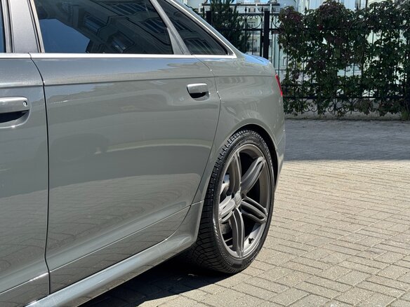 2010 Audi RS 6 II (C6), серый, 3650000 рублей - вид 1