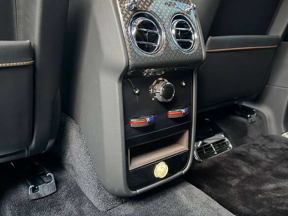 2026 Rolls-Royce Cullinan Black Badge I Рестайлинг (Series II), чёрный, 59850000 рублей - вид 27