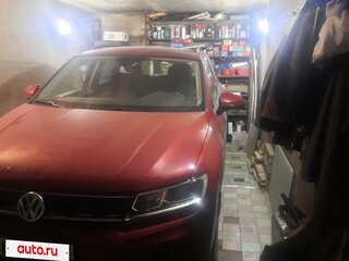 2020 Volkswagen Tiguan II, пурпурный, 3000000 рублей, вид 3