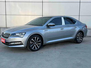 2024 Skoda Superb III Рестайлинг, серебристый, 2350000 рублей, вид 1