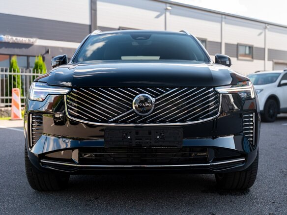 2026 Volvo XC90 B5 II Рестайлинг 2, чёрный, 10100000 рублей - вид 2