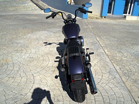 2025 Harley-Davidson Street Bob, пурпурный, 1980000 рублей, вид 3