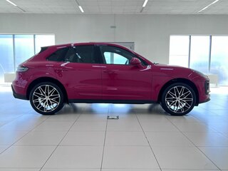2022 Porsche Macan I Рестайлинг 2, красный, 6900000 рублей, вид 4