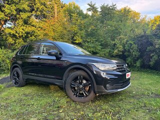 2022 Volkswagen Tiguan II Рестайлинг, чёрный, 3050000 рублей, вид 3